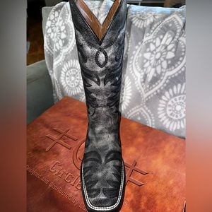 Circle G Black Bone Embroidery boots - Brand New